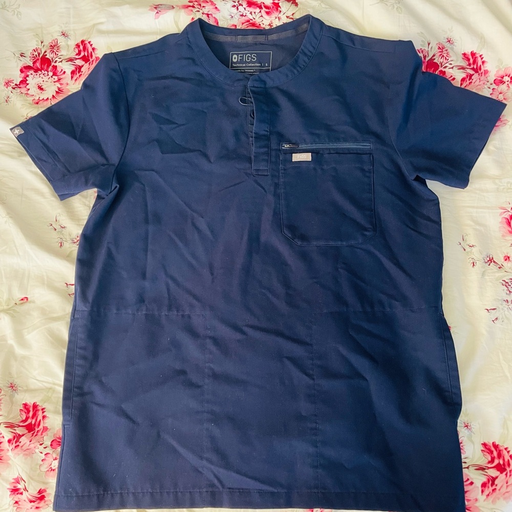 Figs navy small size set scrubs.